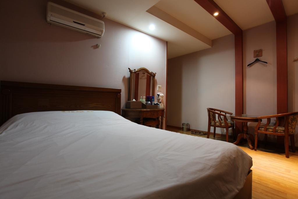 Monaco Hotel Jeju Kamer foto
