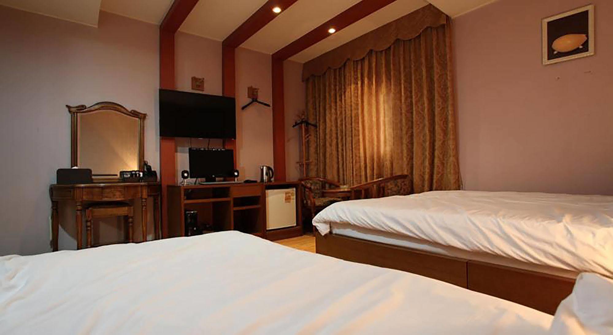 Monaco Hotel Jeju Buitenkant foto