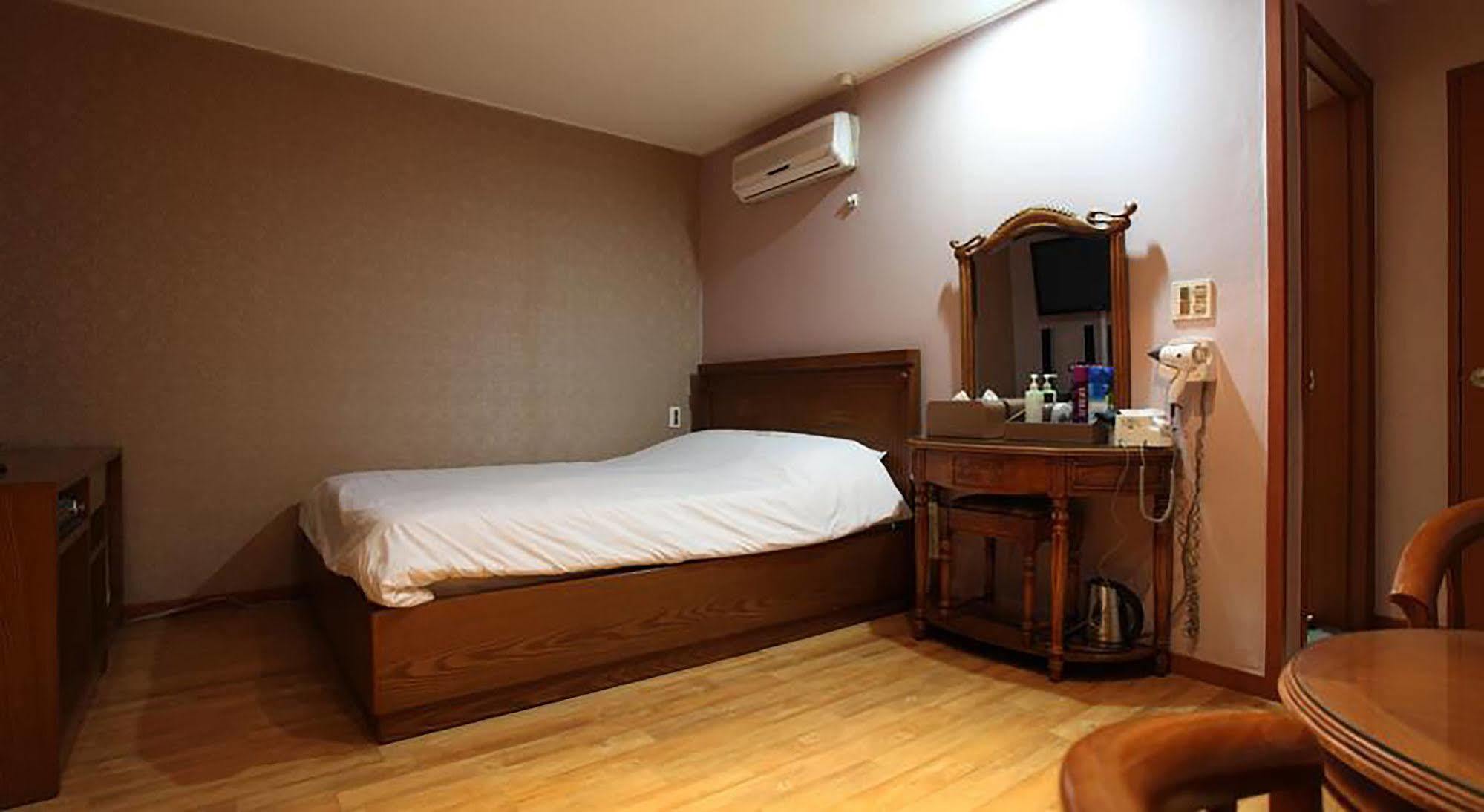Monaco Hotel Jeju Buitenkant foto