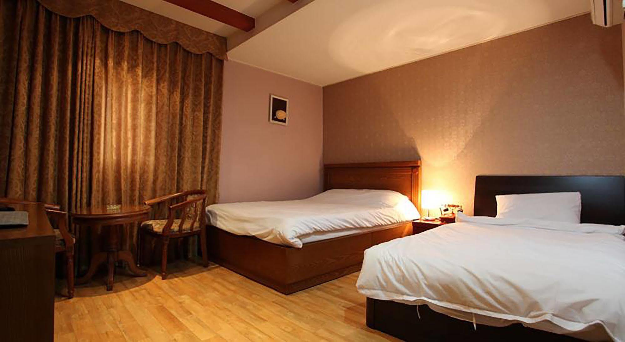Monaco Hotel Jeju Buitenkant foto